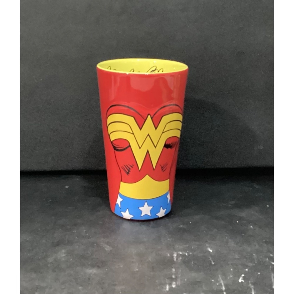 DC Comics Wonder Woman Cup Embossed Glass Drinkware Red Ceramic Pint 16oz